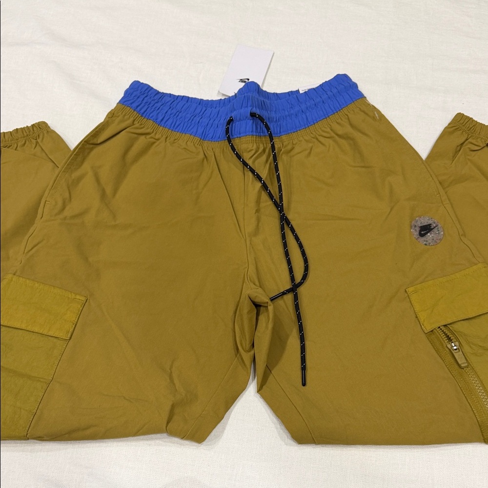 Nike Woman Cargo Pants in Blue and Tan